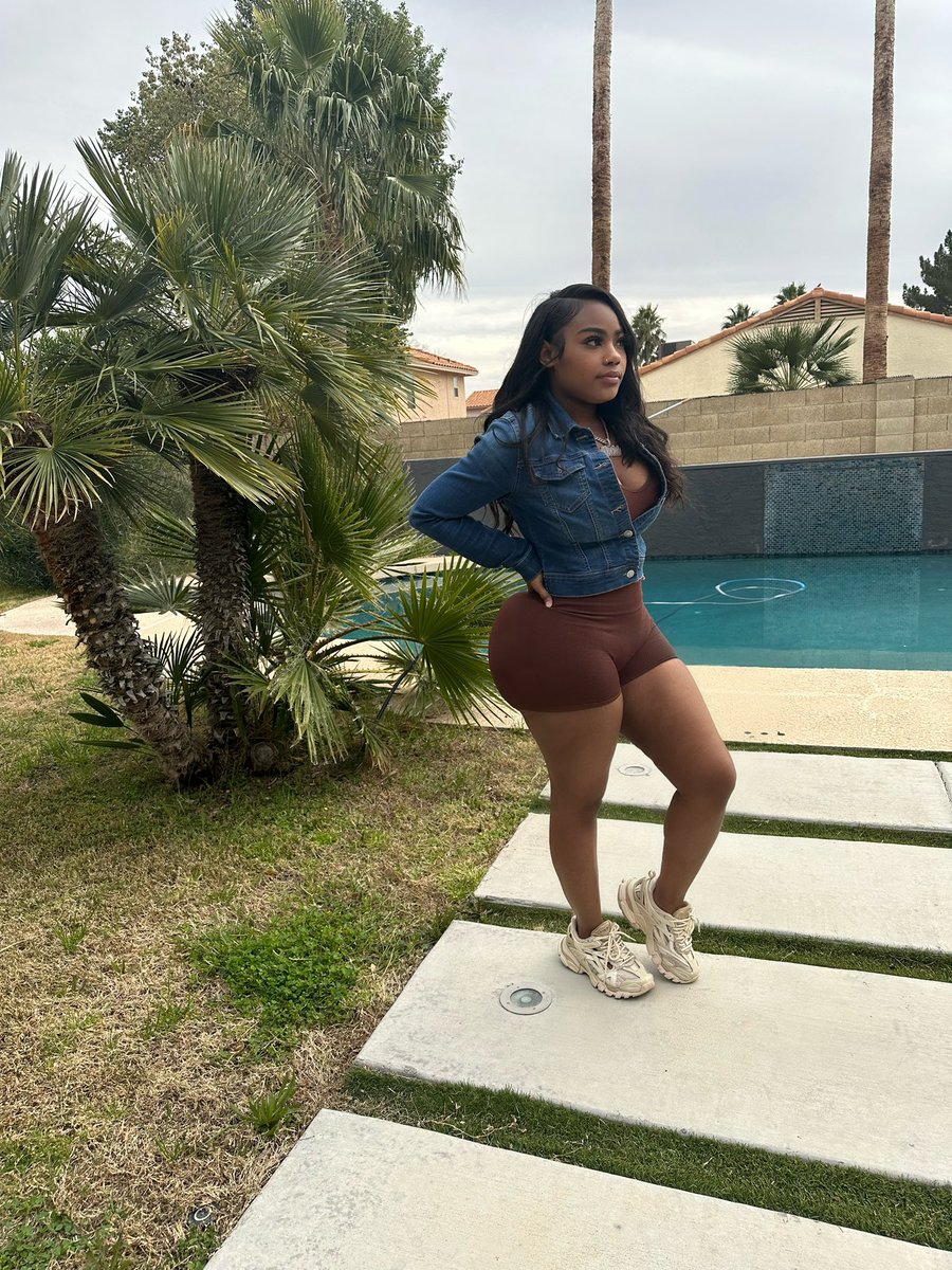 therealmoriahr's tweet photo. 🤎😘 https://t.co/icgLsPGlYS