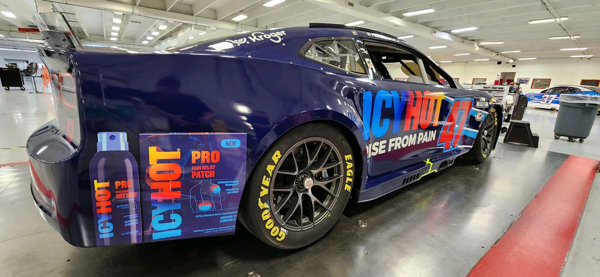 HYAKMotorsports's tweet photo. 👀 🔥 🧊 

#RiseFromPain | @MonsterMile | @kroger | @icyhot | @kroger | @StenhouseJr https://t.co/xO6TNChyHk