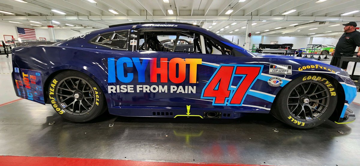 HYAKMotorsports's tweet photo. 👀 🔥 🧊 

#RiseFromPain | @MonsterMile | @kroger | @icyhot | @kroger | @StenhouseJr https://t.co/xO6TNChyHk