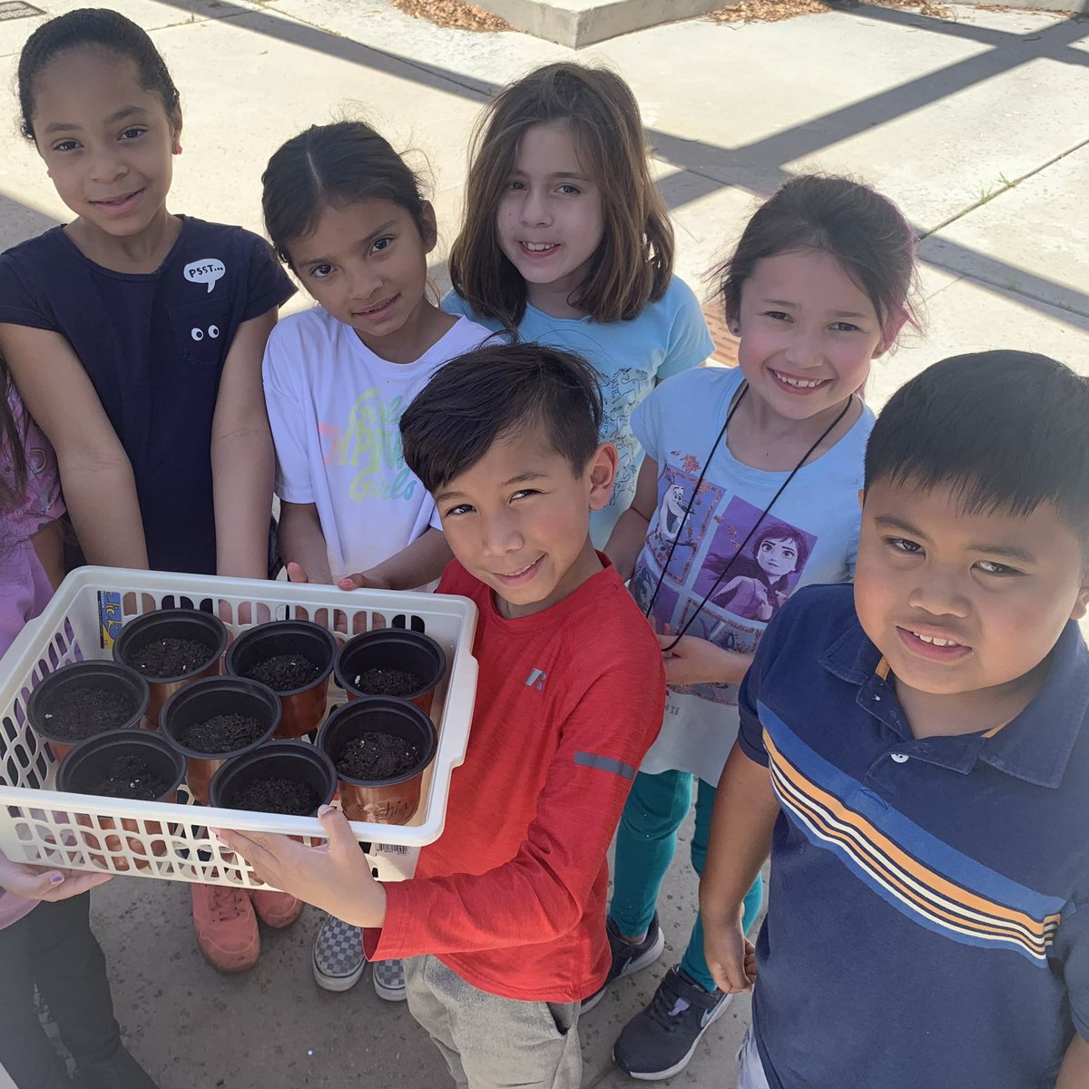 ArroyoVerdeRUSD's tweet photo. Mrs. Emery’s class planted seeds last week to celebrate Earth Day. #thisisrusd #arroyoaztecs #gardeningisfun #firstgradescience https://t.co/18yDlNkJoo
