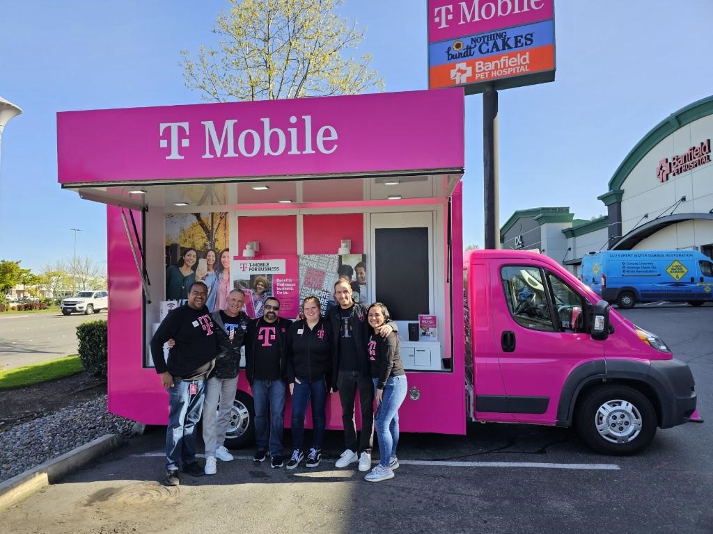 What a treat to meet up with Michael Allen and this Mobile Truck team. <a href="/TMobile/">T-Mobile</a> <a href="/arunramchan/">Arun</a>