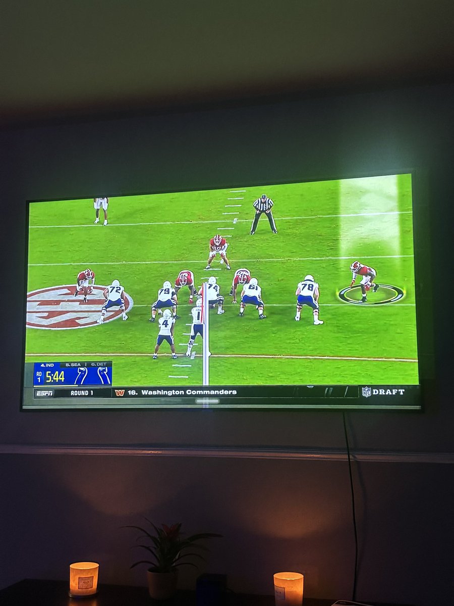 BadSportsReview's tweet photo. @Colts on the clock. 😬 https://t.co/qyDcppVDdF