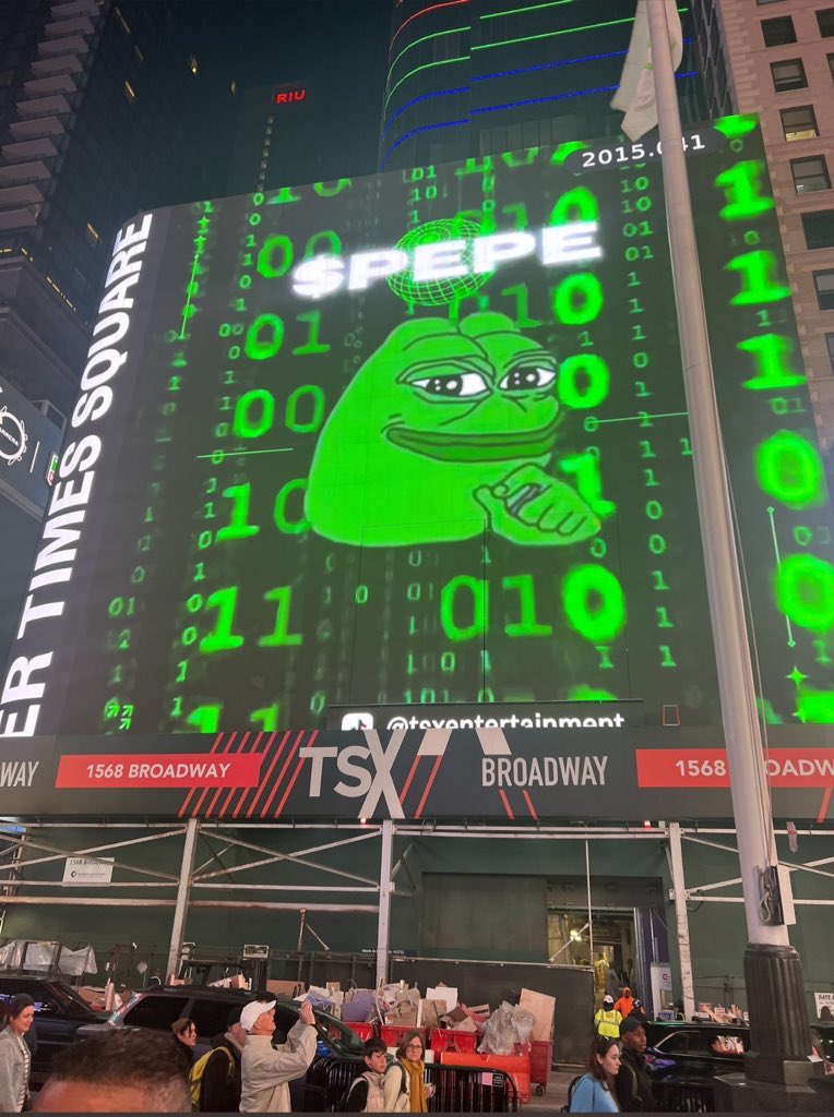 madisonoliviaa_'s tweet photo. Omg guys $PEPE was just spotted in Times Square 🔥💚🫡 

$PEPE PRESTIGE WORLDWIDE THIS IS THE CATALYST LETS GOOOO https://t.co/4pbeFZ8qtS