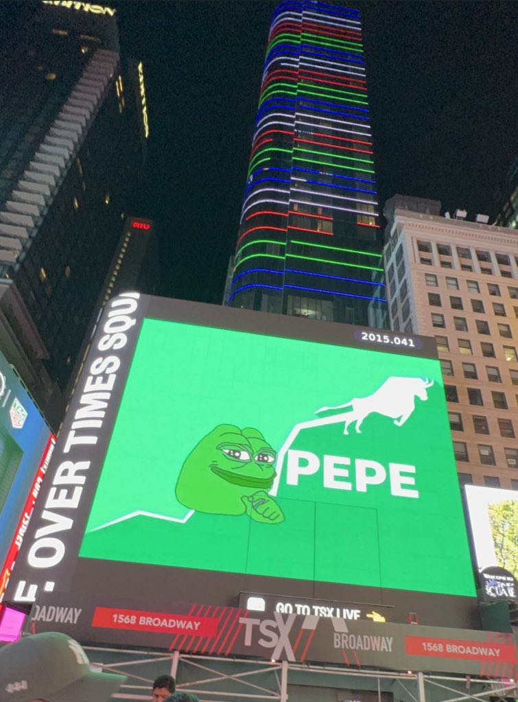madisonoliviaa_'s tweet photo. Omg guys $PEPE was just spotted in Times Square 🔥💚🫡 

$PEPE PRESTIGE WORLDWIDE THIS IS THE CATALYST LETS GOOOO https://t.co/4pbeFZ8qtS