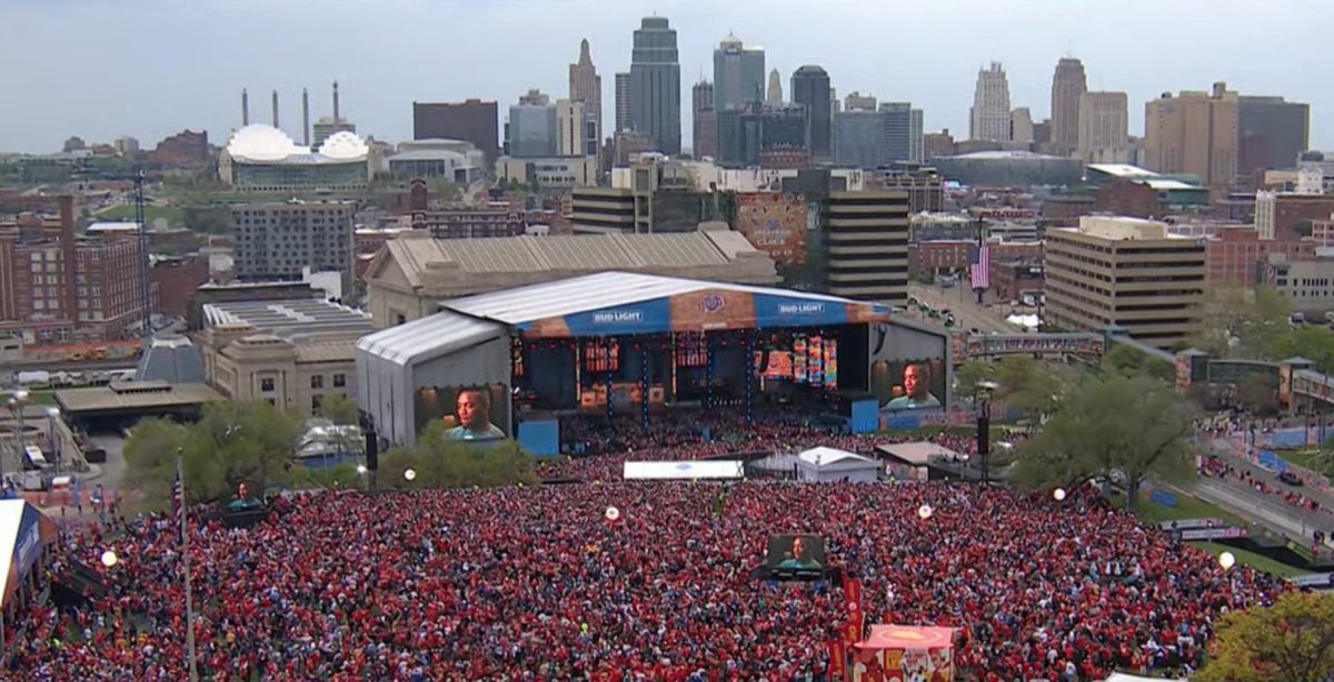 JoePompliano's tweet photo. It's absolutely incredible how the NFL has turned its annual draft into this big of an event. No other sport even comes close. https://t.co/20qnvRYaoW