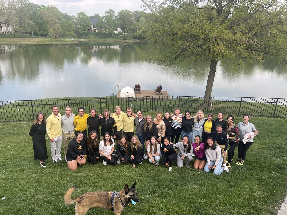 DRFrancois1's tweet photo. Great to have @MizzouMensGolf @MUWomensGolf @MizzouTennis for dinner tonight. #MIZ https://t.co/Pf0hyXARGQ