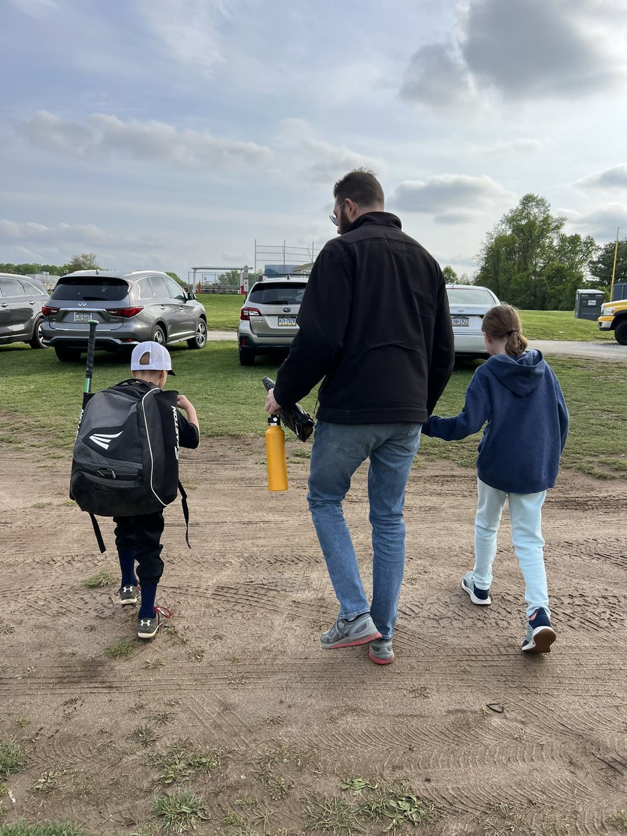 christen_rexing's tweet photo. #DelcoBaseballMom reporting to duty. It’s a cool evening here at the fields, as always, there’s #DisarrayInTheDugOut with kids doing cartwheels, making fart sounds on their arms, & climbing the cage⚾️ 7yo got a hit on his first at bat. We ate snack bar burgers for dinner. https://t.co/7WAWh6JTGx