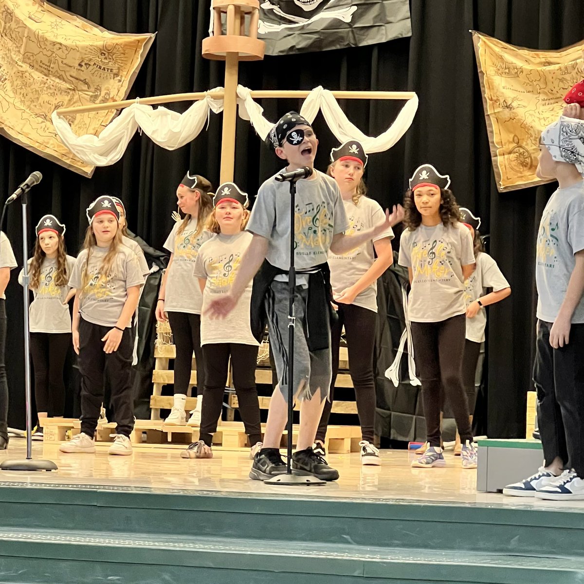 Mrs. Roth tweet media