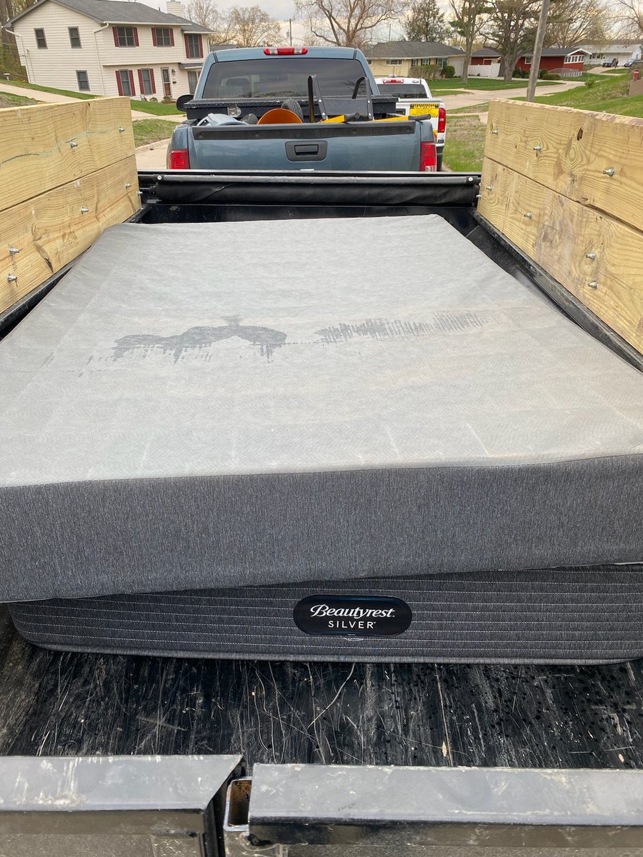 Mattress Removal at Cedar Rapids, Linn County, Iowa
Our Eco-Friendly Junk and Old Mattress Removal Service Will Leave You Feeling Good

#cedarrapids
#cedarrapidsiowa
#linncounty
#Iowa