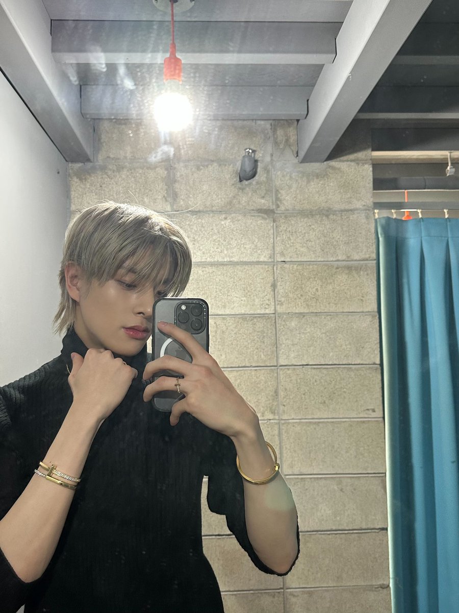 SIMJAEK's tweet photo. All spruced up with Tiffany&amp;Co's collection to complete my look for Dazed Korea. They gracefully compliments my whole look with the gold accent that will catches all of your attention. Here are some behind-the-scenes selfies to fill up your day, ENGENEs. Great day ahead! https://t.co/3Vdzg5wlfB