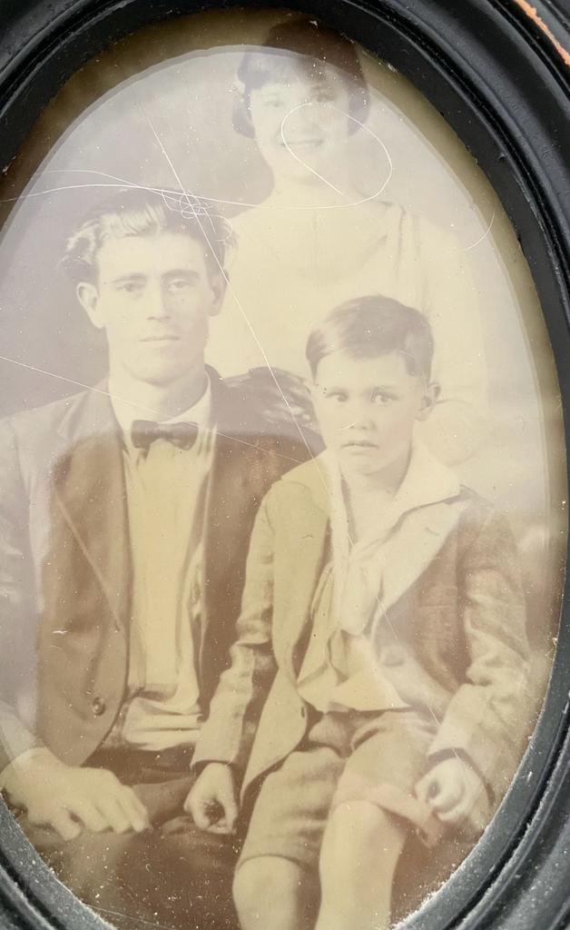 I had the great pleasure of talking with my son’s class too, and telling them even great soldiers were once children! Here is my Grandpa Doug with his parents, Edna and Jack Conley, in Kentucky, USA. #AnzacDay2023 #anzac #AnzacDay #USArmy