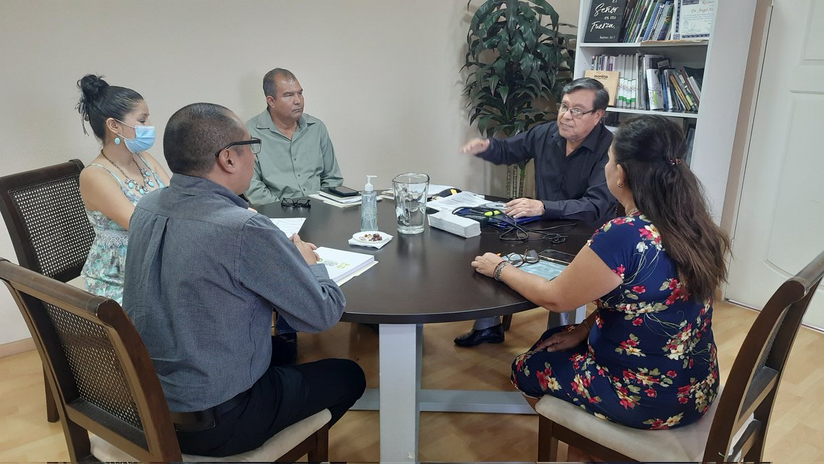 SEMARENgro's tweet photo. Como parte de la coordinación entre instituciones, se reúne el secretario Ángel Almazán Juárez con el vocal de capacitación electoral y educación cívica de la Junta Local Ejecutiva del @INEJLEGUERRERO, Esteban Rafael González Vargas. (1/2) https://t.co/bVgInO27az