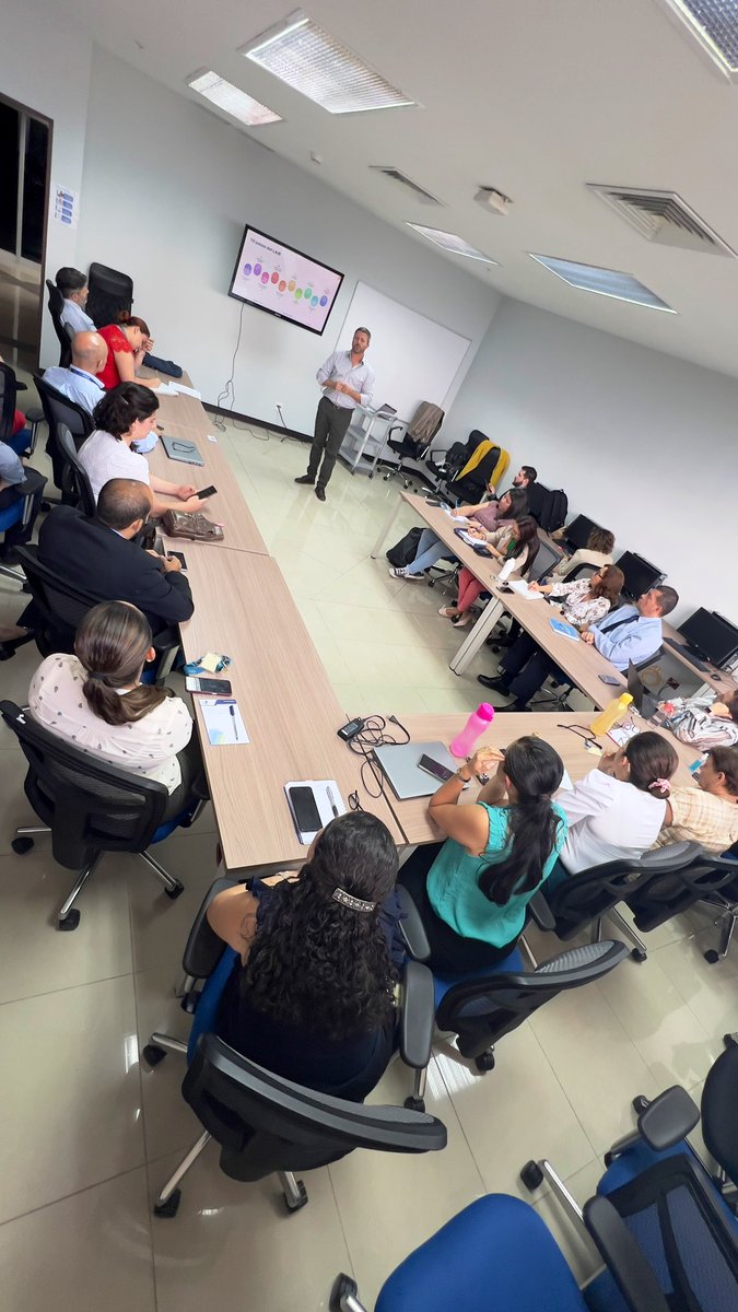 InnovaCiudadana's tweet photo. Intensa semana de pre-producción junto a @presidenciacr, @CRcancilleria, @micittcr y funcionarios/as públicos/as para la organización del Laboratorio Iberoamericano de #InnovaciónPública #LAIB🇨🇷 que impulsamos @SEGIBdigital y el gobierno de #CostaRica https://t.co/cHCqGmBEsj