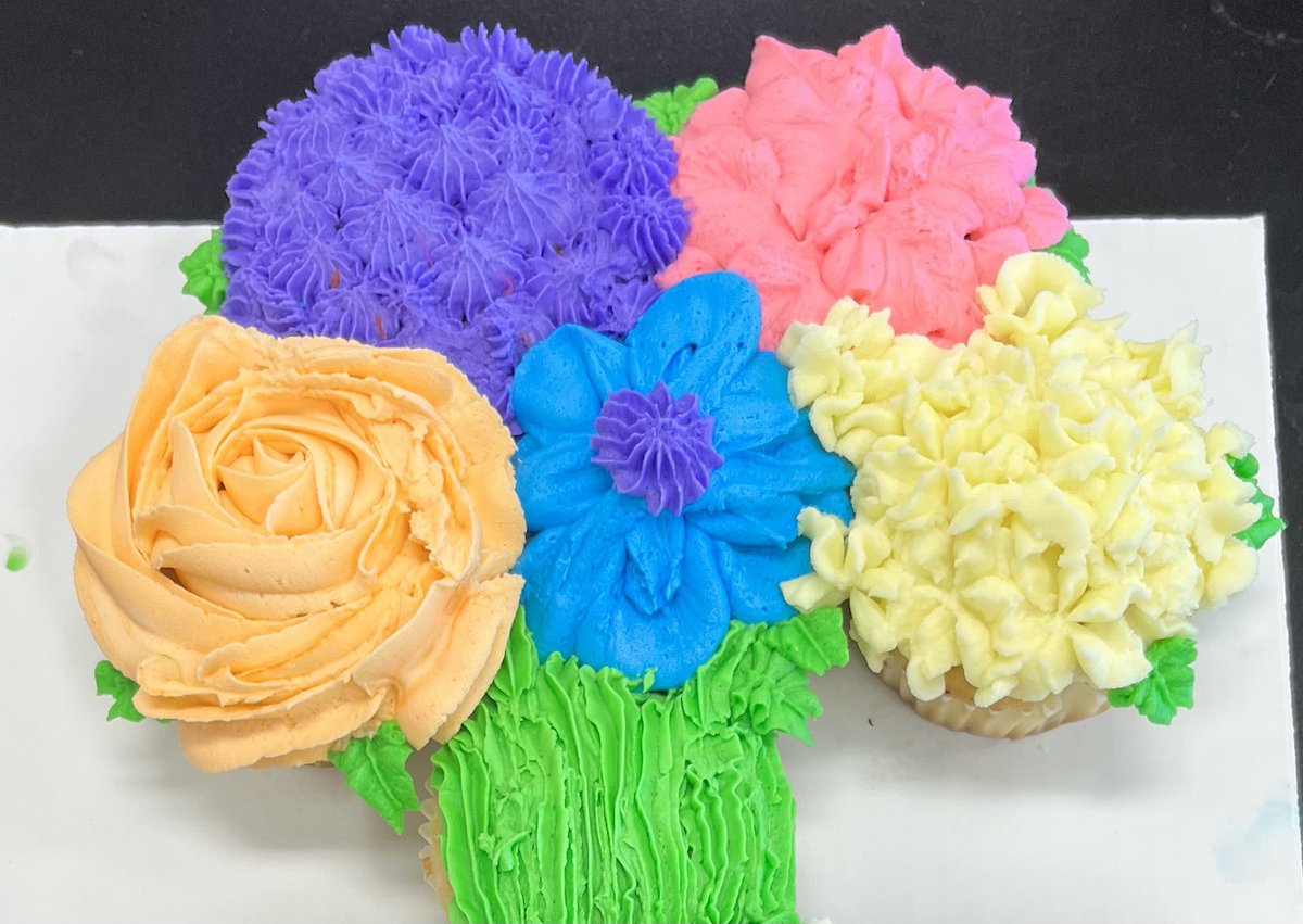 mrsbertroche's tweet photo. Culinary 3 students engaged in a project that simulated them owning, communicating, and producing cupcakes/cakes for a bakery business! They chose a client and had to create exactly what they wanted! I think they’ll have some happy customers! 🧁 🍰 🎂 @JohnstonCSD @JCSD_JHS https://t.co/mz0q6D6RGh