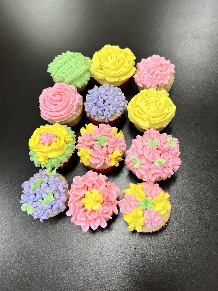 mrsbertroche's tweet photo. Culinary 3 students engaged in a project that simulated them owning, communicating, and producing cupcakes/cakes for a bakery business! They chose a client and had to create exactly what they wanted! I think they’ll have some happy customers! 🧁 🍰 🎂 @JohnstonCSD @JCSD_JHS https://t.co/mz0q6D6RGh