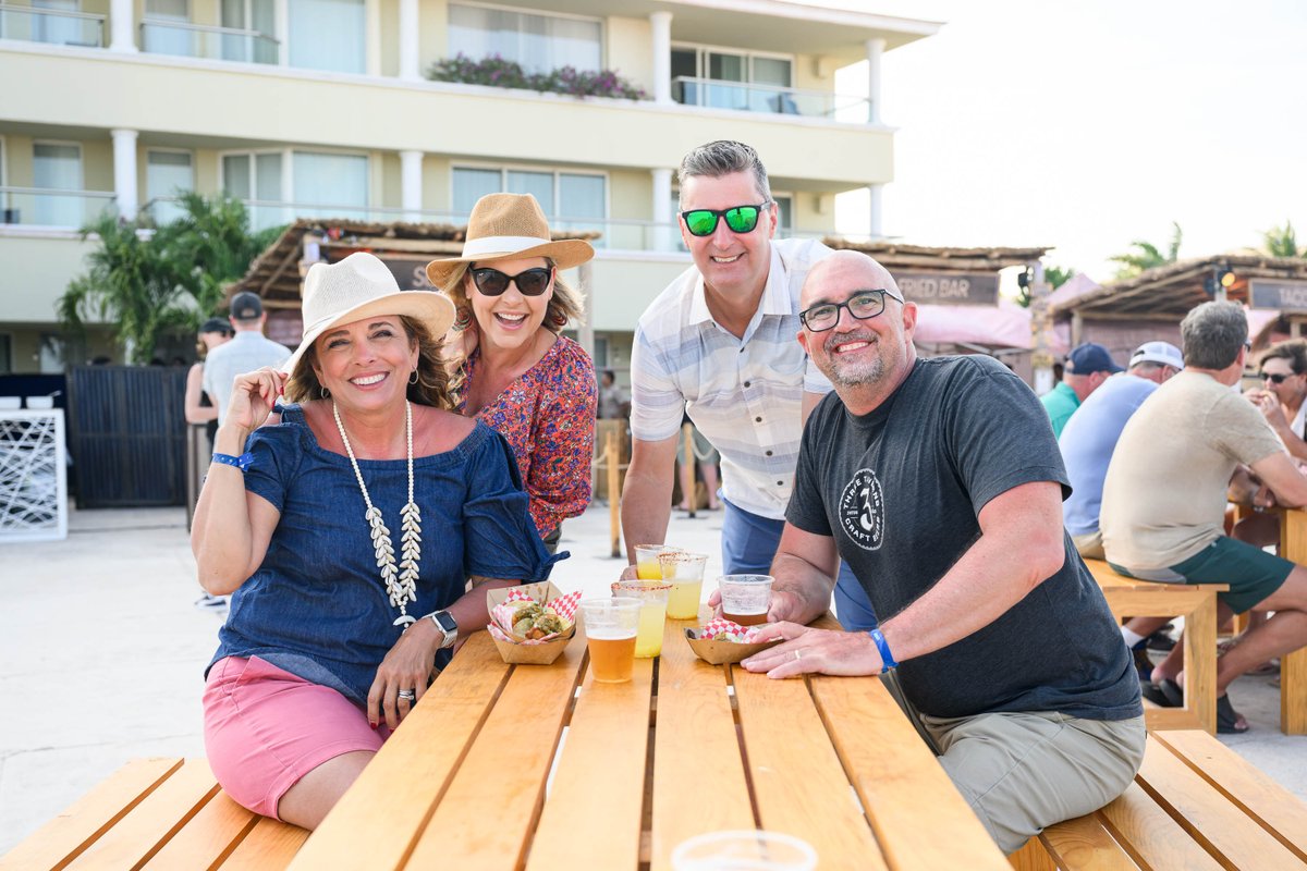 hootiefest's tweet photo. Another day in paradise (the custom oceanfront venue with endless tacos, drinks and churros) 🌞 https://t.co/XOP5xvhDR5