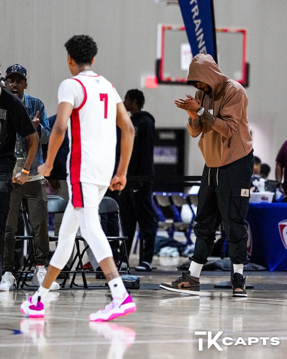 Family Game 📸 . Carmelo Anthony at EYBL Session one ATL watching his son Kiyan Anthony play. @kiyananthony @carmeloanthony @NikeEYB #EYBL2023 #nikebasketball