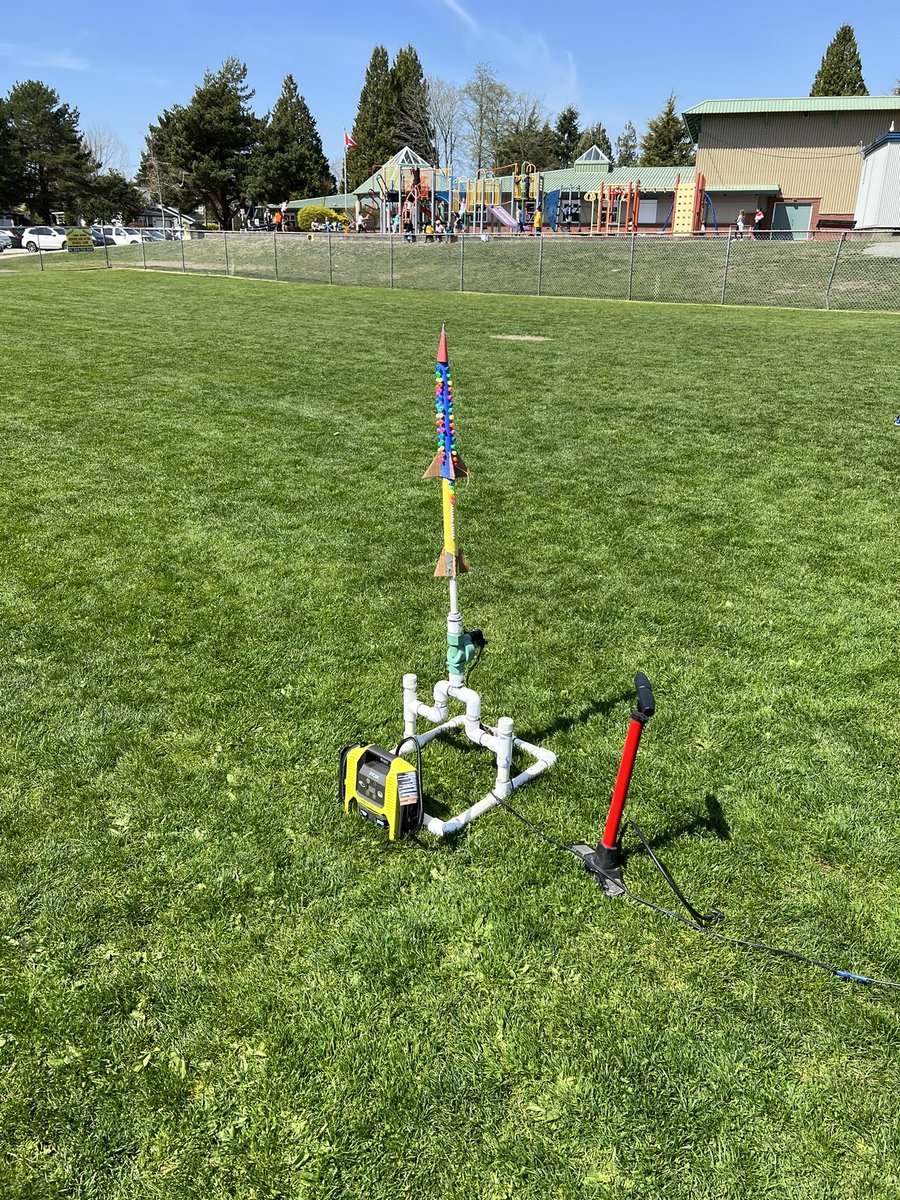runtboy's tweet photo. We launched our rockets today and we had some success. We had 3 rockets separate and were close to deploying the the parachute 🪂 however the parachute did not come out. We only had one rocket explode.😳 🚀 https://t.co/XFD7g4dqnX