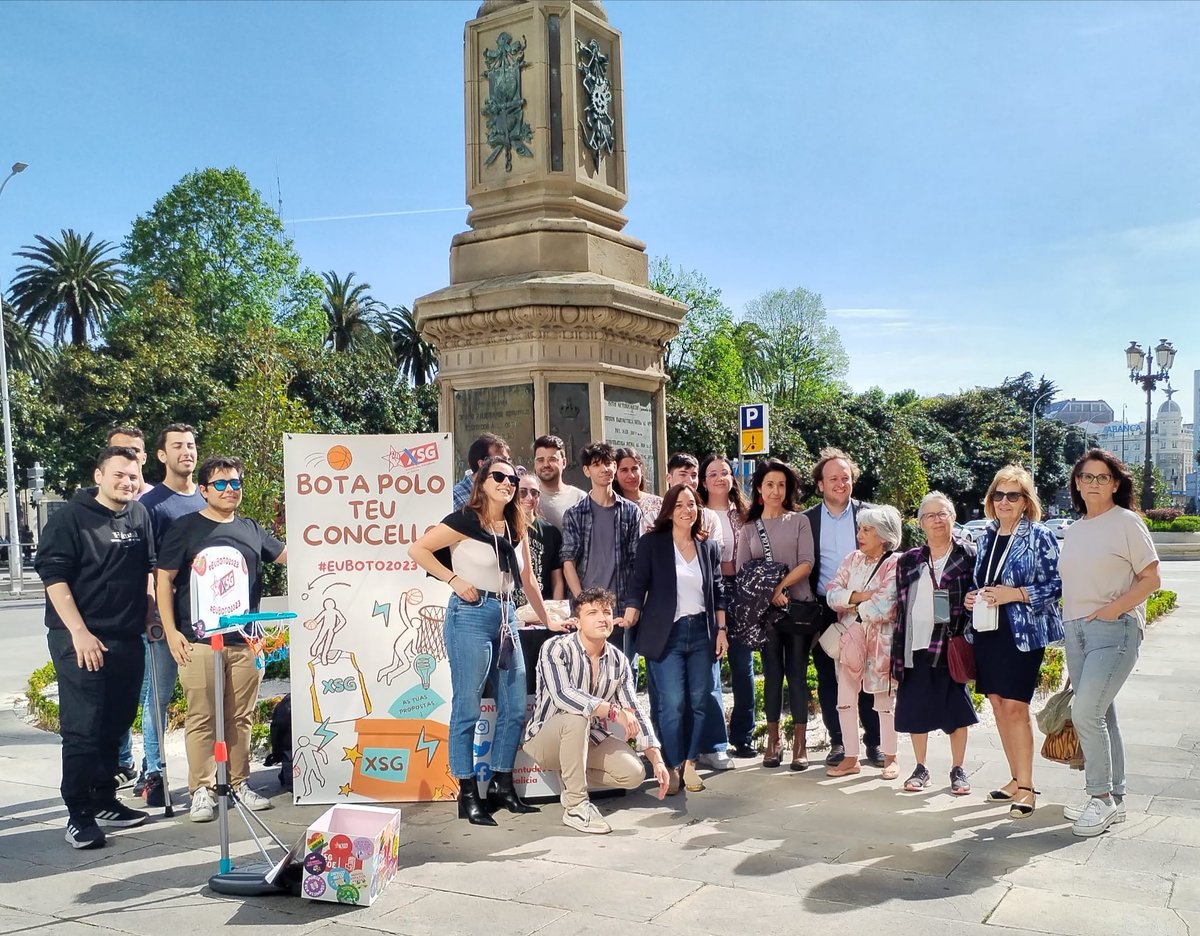 XSG_Coruna's tweet photo. Gran día hoxe, no obelisco, recollendo as ideas que os coruñeses teñen para o futuro da nosa cidade. Un pracer facer esta campaña de @XSGalicia xunto a nosa alcaldesa @inesreygarcia e a súa equipa.
#AXuventudeQueMereces
#ACoruñaQueAvanza
#Botando🏀 https://t.co/j3PVCl5Lwp