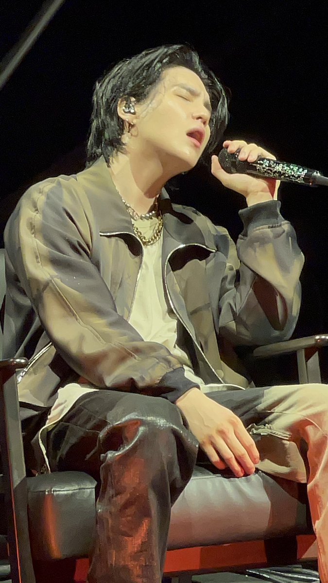 fxxkAgustD's tweet photo. NO ONE SAY A WORD!!!!

#AgustD_SUGA_Tour  #슈가 #SUGA #AgustD #SUGA_AGUSTD_TOUR_IN_NEWYORK #D_DAY https://t.co/gIeP4y7UUv