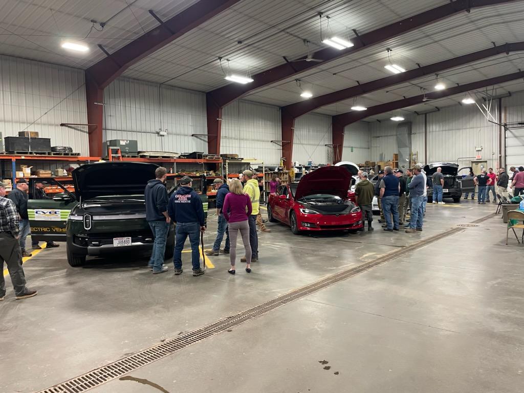 ShellLakeFD's tweet image. Tonight, Shell Lake Fire attended Electric Vehicle Training for First Responders hosted by Barron Electric. We had the opportunity to learn about the dangers of electric vehicle fires and how to extinguish them. It was a really great training!