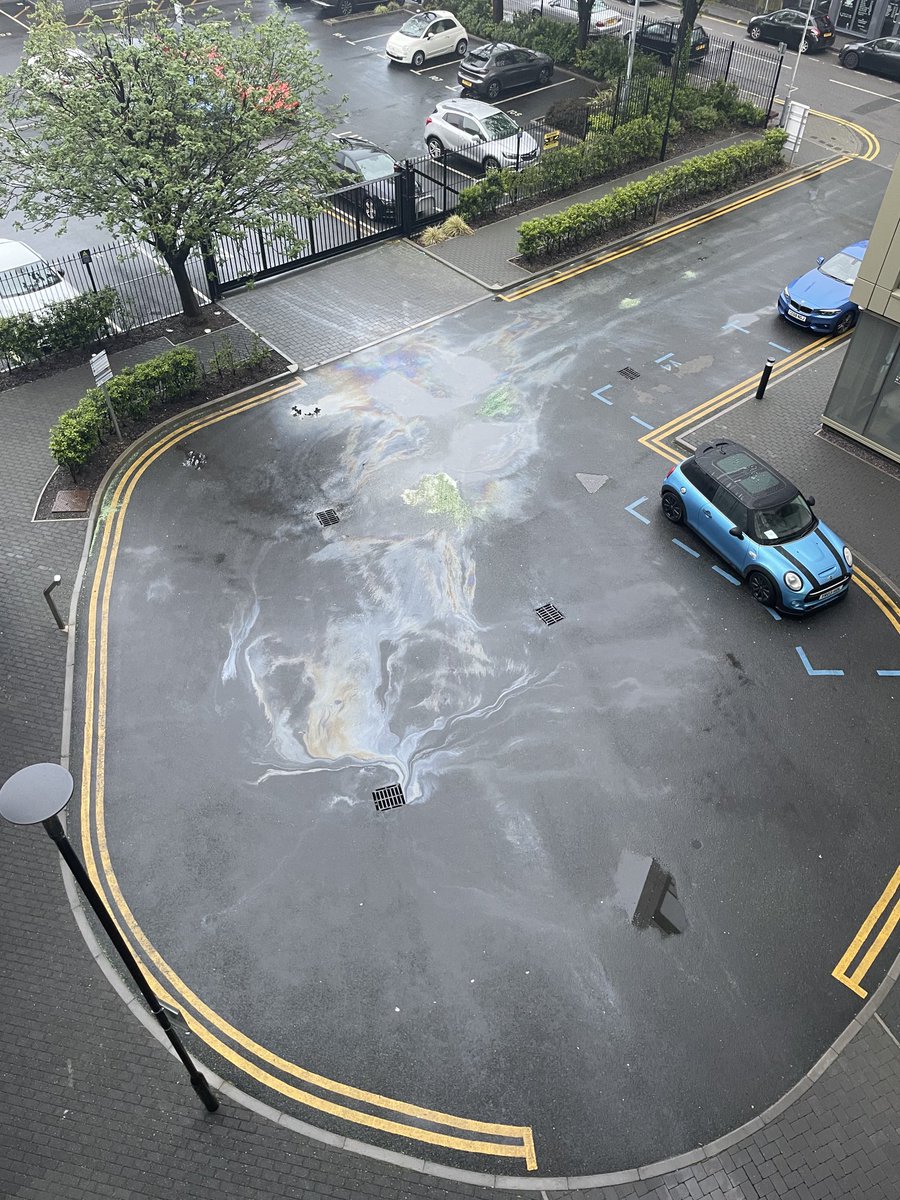 ⁦<a href="/Rushcliffe/">Rushcliffe Borough Council</a>⁩ ⁦<a href="/EnvAgency/">Environment Agency</a>⁩ council@recycling lorry spilt oil on the road, granules to catch the oil… not yet been back so the granules will block the drain …. And the oils going with it .. half a job, pointless and contaminating the waterways. Pavillion Road NG2