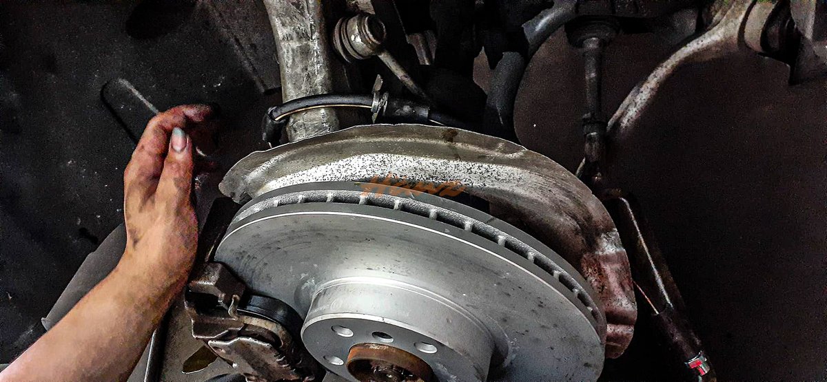 HanzAutoworks's tweet photo. The car also has a charging fault and culprit was it alternator unit that has to be replaced.

Mr. Ryan
https://t.co/G3uD4Y07PF
https://t.co/36CkDWWfzu

#BMW #bmwx6 #E71 https://t.co/DxYNHzelgE