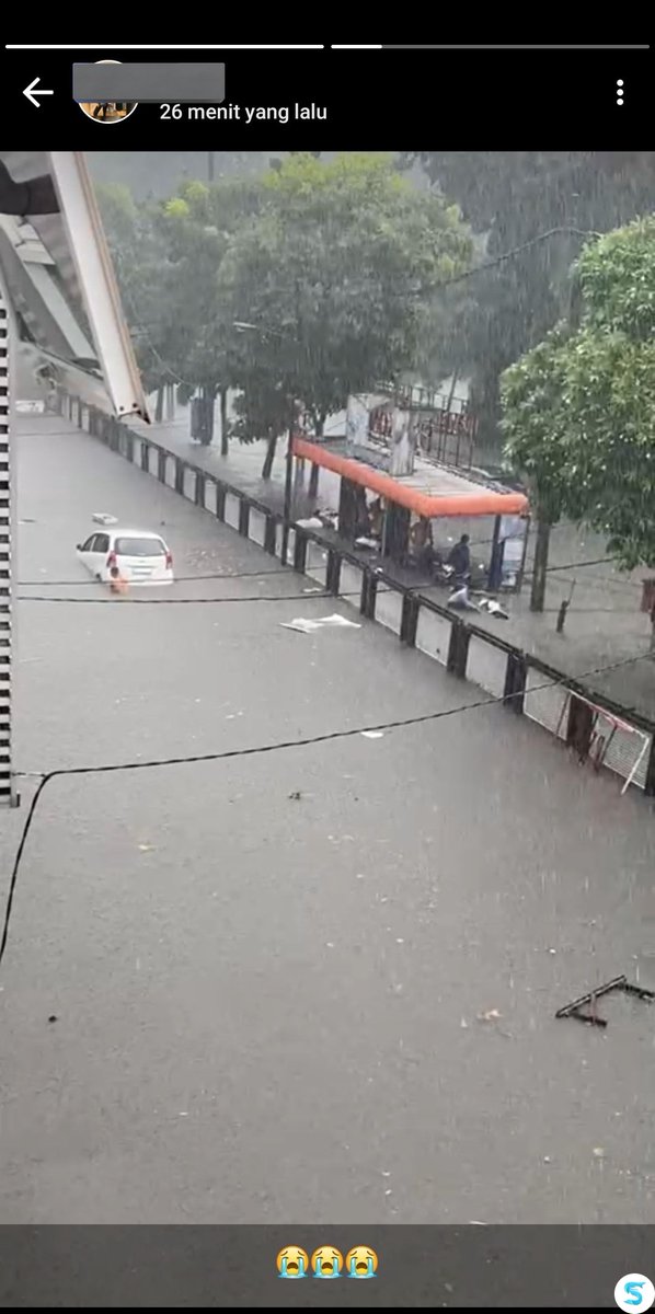 sbyfess's tweet photo. story wa ne koncoku -rek 😭 aku tanya blm dibalesi sm arek e, itu yg motor kelelep yo podo pisan panggone 😭 https://t.co/WLpCBhb62U
