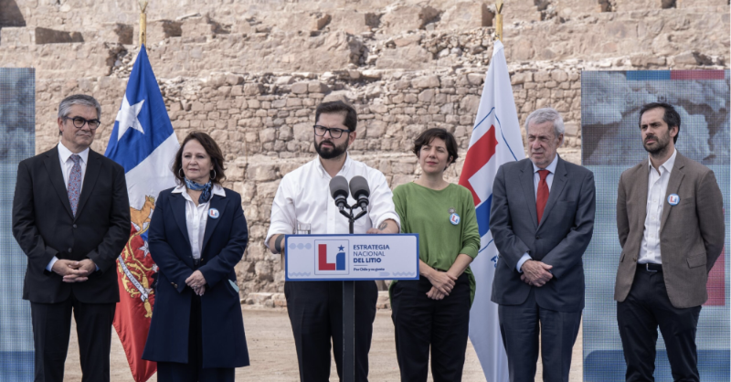 LATAMProg's tweet photo. “Chile is the second largest producer of lithium in the world, and electric vehicle producers hope it will help assure affordable supplies of this critical mineral,” writes @PatVas2013, a global fellow at @TheWilsonCenter, in this edition of our #WeeklyAsado newsletter.