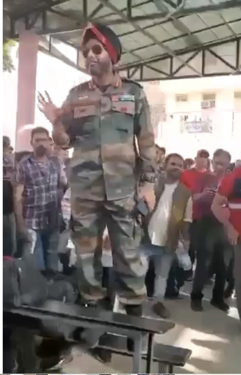 Hardisohi's tweet image. Indian Air Force sends Planes,
Navy sends Ships And  Army Sends One Khalsa Colonel in Raybans and He steals the show.😀 Jointmanship
#Sudan #OperationKaveri #FridayMotivation #Sikhs #Punjab ⁦@Manik_M_Jolly⁩ ⁦@MajDPSingh⁩ ⁦@major_pawan⁩