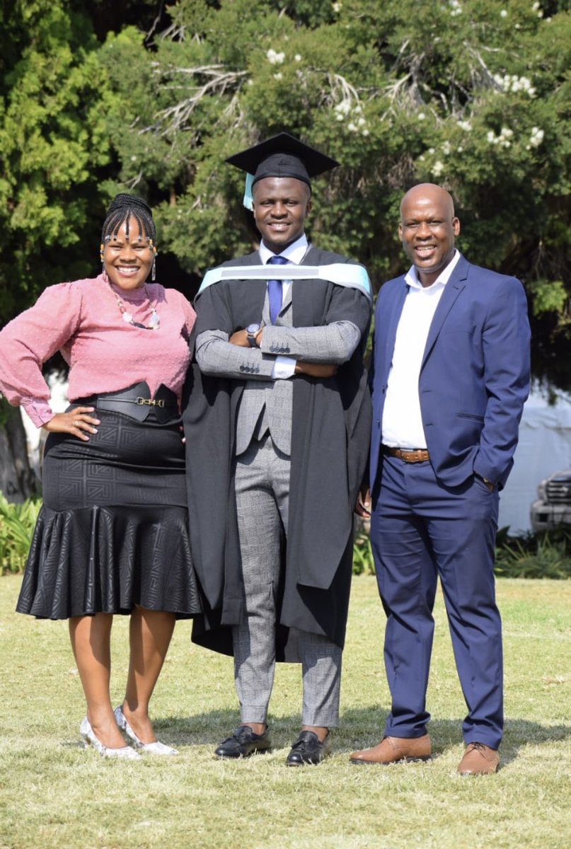 glen_matlala's tweet image. BEng Mining Engineering obtained ✅
Best student in Mining Engineering for 4 years in a row✅
Top Rock Engineering student✅
Record time✅

It’s been a blissful 4 years at Tuks and it could only be God🙏