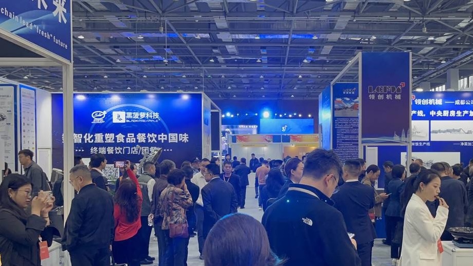 DiscoverZiyang's tweet photo. #Spicy #RoastFish from Anjoy food, a #Ziyang-base company, wins people's attention in the #China(#Sichuan-Chongqing) #Premade Dishes Industry Conference. According to statistics, the output in Anjoy's Ziyang factory can reach 500+t at most per day. #Chinesefood https://t.co/p6R6xFXGwP