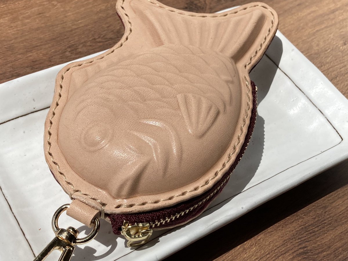 【プレゼント企画】

ちょっと早いけどやっちゃいます😊

中にも餡子のイメージでピッグスエードを貼り付けた豪華仕様のたい焼きポーチです♪
minne.com/items/36376455

応募はフォロー&amp;リツイート

期間は5月3日21時まで

注意事項はリプ欄で↓