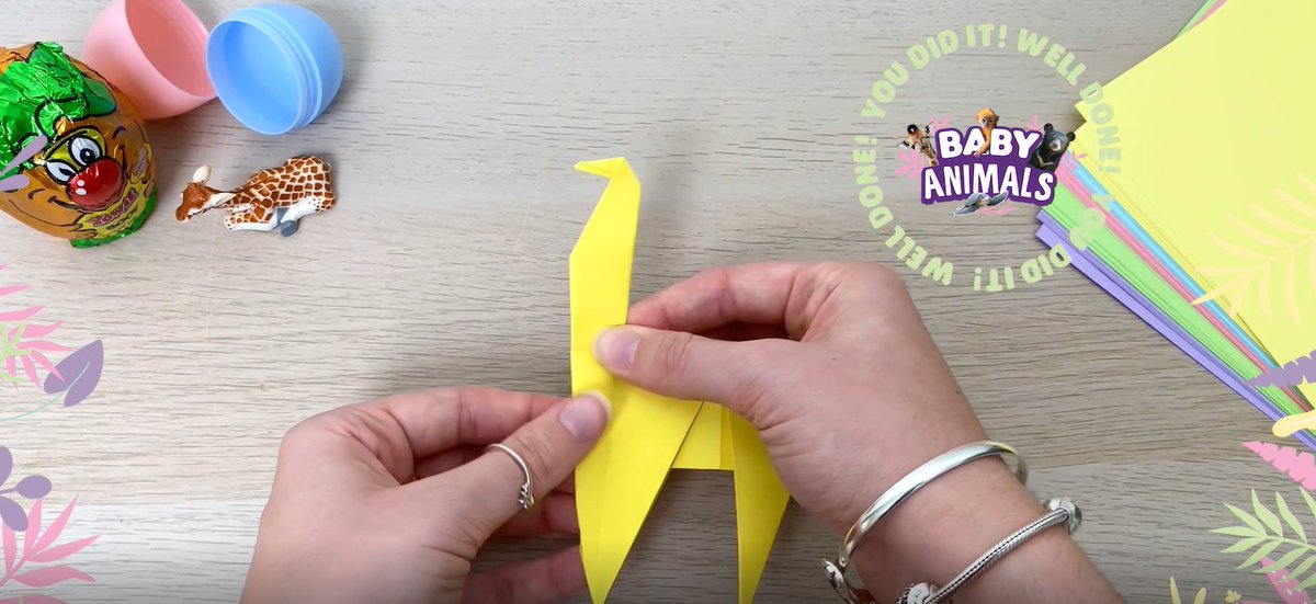 Hello #Teachers! We have a fun-filled activity that requires NO planning! Create the cutest Origami Baby Animals to match our NEW series🦒All you need is origami paper, and a screen. 

Check it out here! yowieworld.com/activity/fold-…