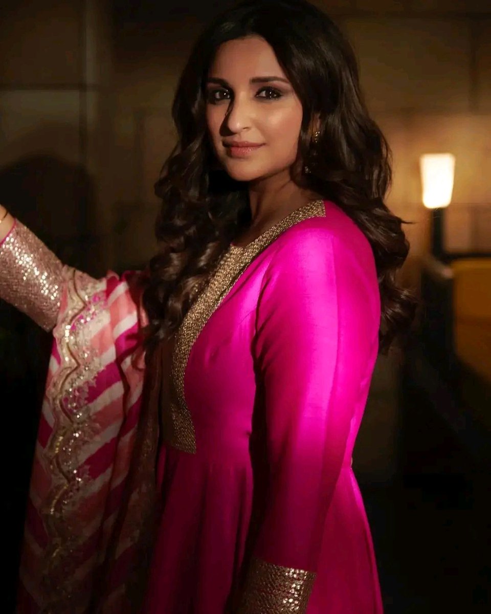 JyotiRupa6's tweet image. Tennu takda rava❤
Baaton pe teri hansda rava❤
Paagal main khud nu❤ banaanda rava❤
Tu hasdi rave main hasaanda rava❤
Tennu takda rava.. ❤
#HaseeTohPhasee #parineetichopra