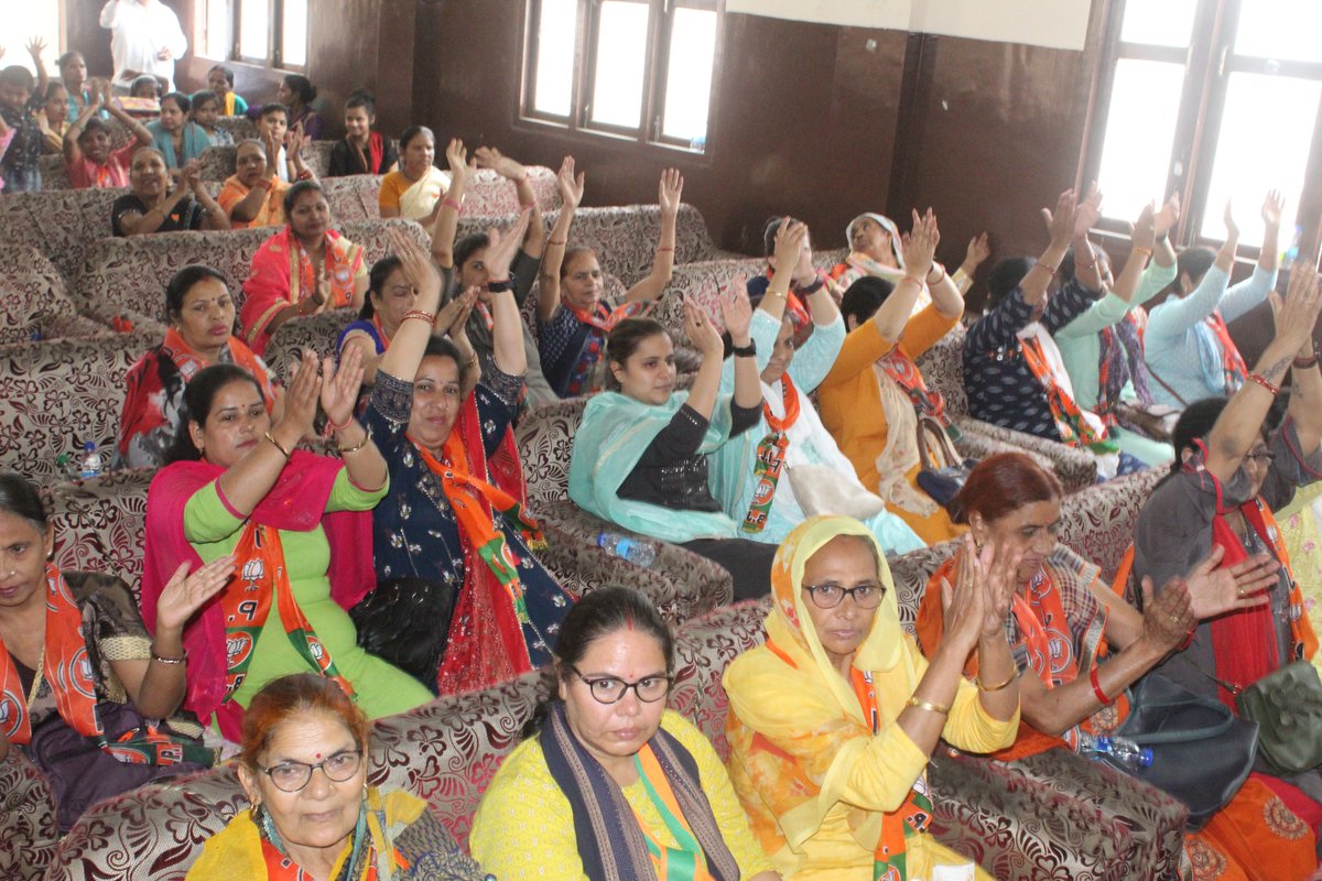 Indirasingh_Bjp's tweet photo. #मिशन_कमल_निशान_कमल 
दिनांक 27.04.2023 को स्वयंवर बैकट हॉल में भारतीय जनता पार्टी महिला मोर्चा के द्वारा एक “महिला सम्मेलन” का आयोजन किया गया और  जनमानस से बिजनौर में भाजपा #नगर_पालिका_परिषद अध्यक्ष बनाने की अपील की।
#BJP4UP #BJP4Bijnor https://t.co/pIRME37LHh