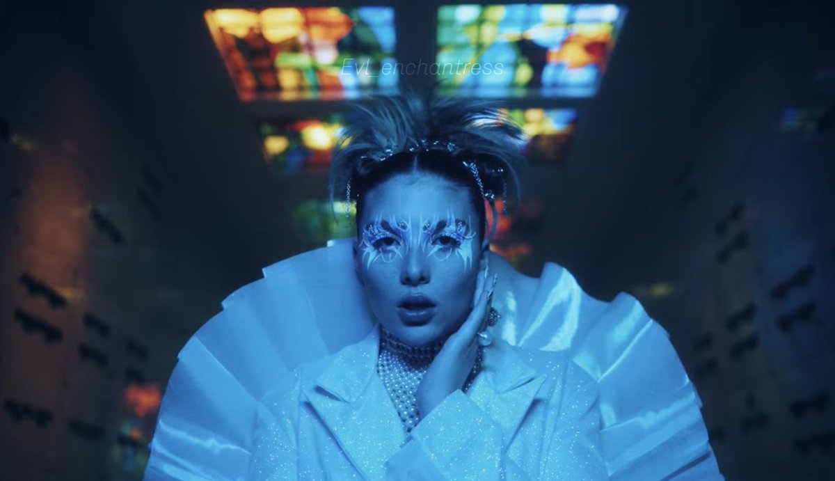 Evl_Enchantress's tweet photo. I always love the style Grace puts into Their videos 🫰🏽🤍 and who doesn’t love the added bonus of more M! https://t.co/m1NvGsmTDI