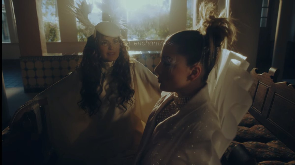 Evl_Enchantress's tweet photo. I always love the style Grace puts into Their videos 🫰🏽🤍 and who doesn’t love the added bonus of more M! https://t.co/m1NvGsmTDI