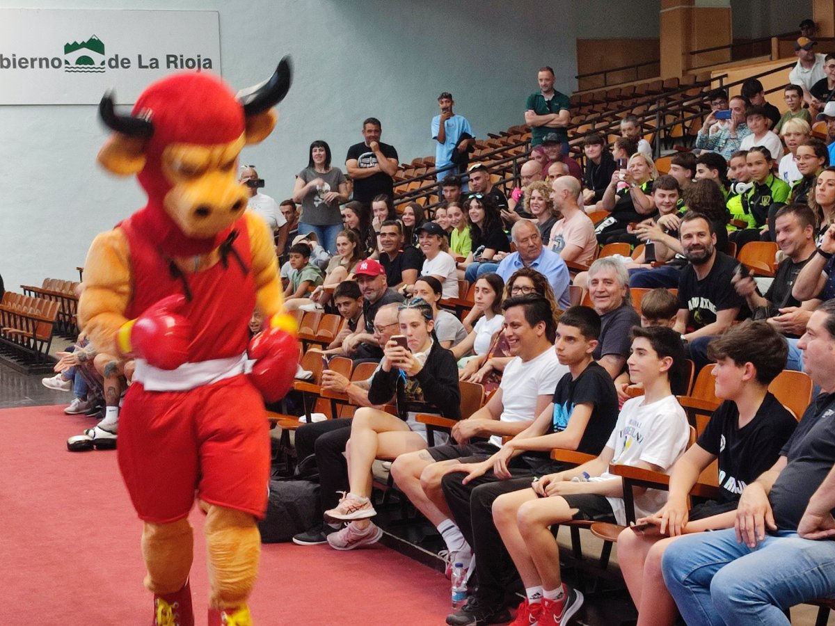 rubenantonanzas's tweet photo. Seguimos apoyando a todos los deportes. 

El fin de semana  disfrutaremos del Campeonato de España Escolar de boxeo y el Torneo Ciudad Logroño de Esgrima con tiradores nacionales e internacionales.

500 participantes, y familias tendrán un importante impacto económico en Logroño. https://t.co/4jua4lfRT0