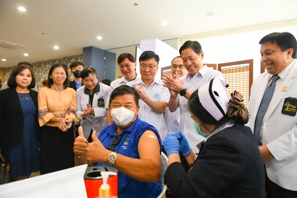 ddc_riskcom's tweet photo. กรมควบคุมโรค เร่งเสริมภูมิคุ้มกันต่อ #โควิด19 แก่กลุ่มเปราะบางในสถานดูแลผู้สูงอายุอย่างต่อเนื่อง https://t.co/AWsYlv7P0Y
#ภูมิคุ้มกันสำเร็จรูป #LAAB #กรมควบคุมโรค https://t.co/Z1nq9POpuL