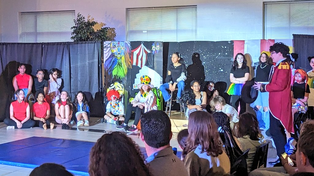 BaggettBrooks's tweet photo. Amazing performance by the @Northbrook_MS Drama Club for their original comedic performance "Come to the Circus." Thank you @TeamBorck for an awesome show and for coaching these amazing kids! https://t.co/uiKuzGXHCY