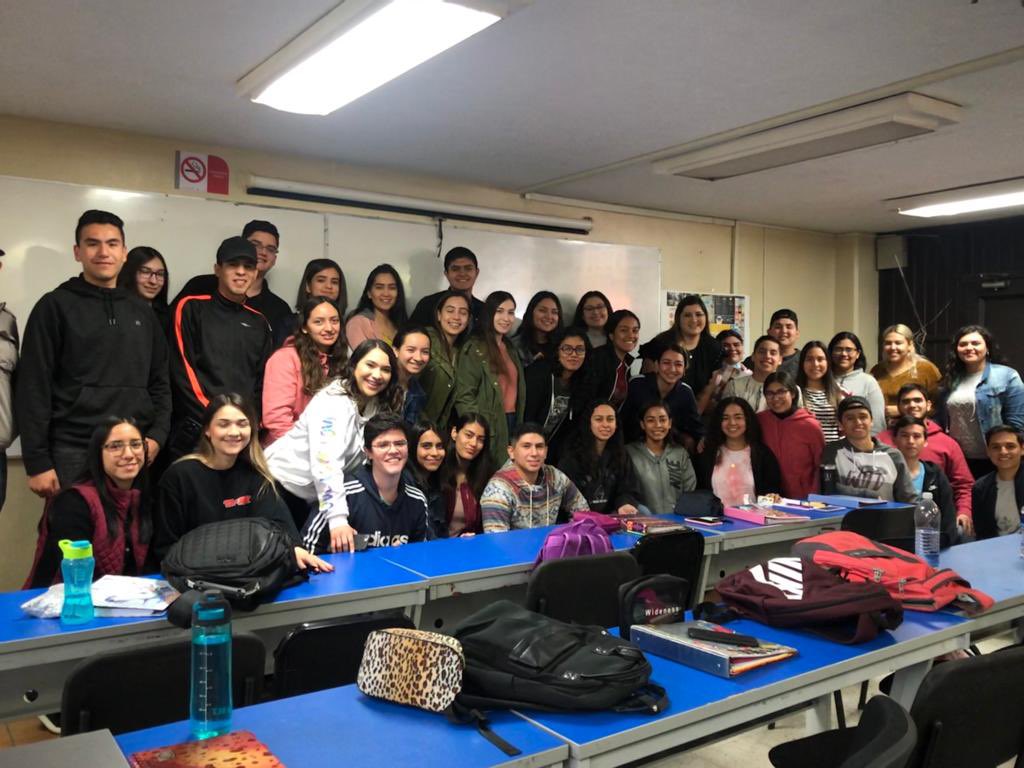LopezZamano's tweet photo. En enero de 2020, coincidí con estudiantes inquietos y dispuestos a aprender. 
Me compartieron su capacidad de soñar, de creer y de que se podía tener miedo. 
Un honor acompañarlos hasta aquí y verlos convertirse en profesionistas. 
¡Muchas gracias!🤗
¡Felicidades! 🧑🏻‍🎓👨🏻‍🎓
#IGE https://t.co/Fe1MHJ1NBH