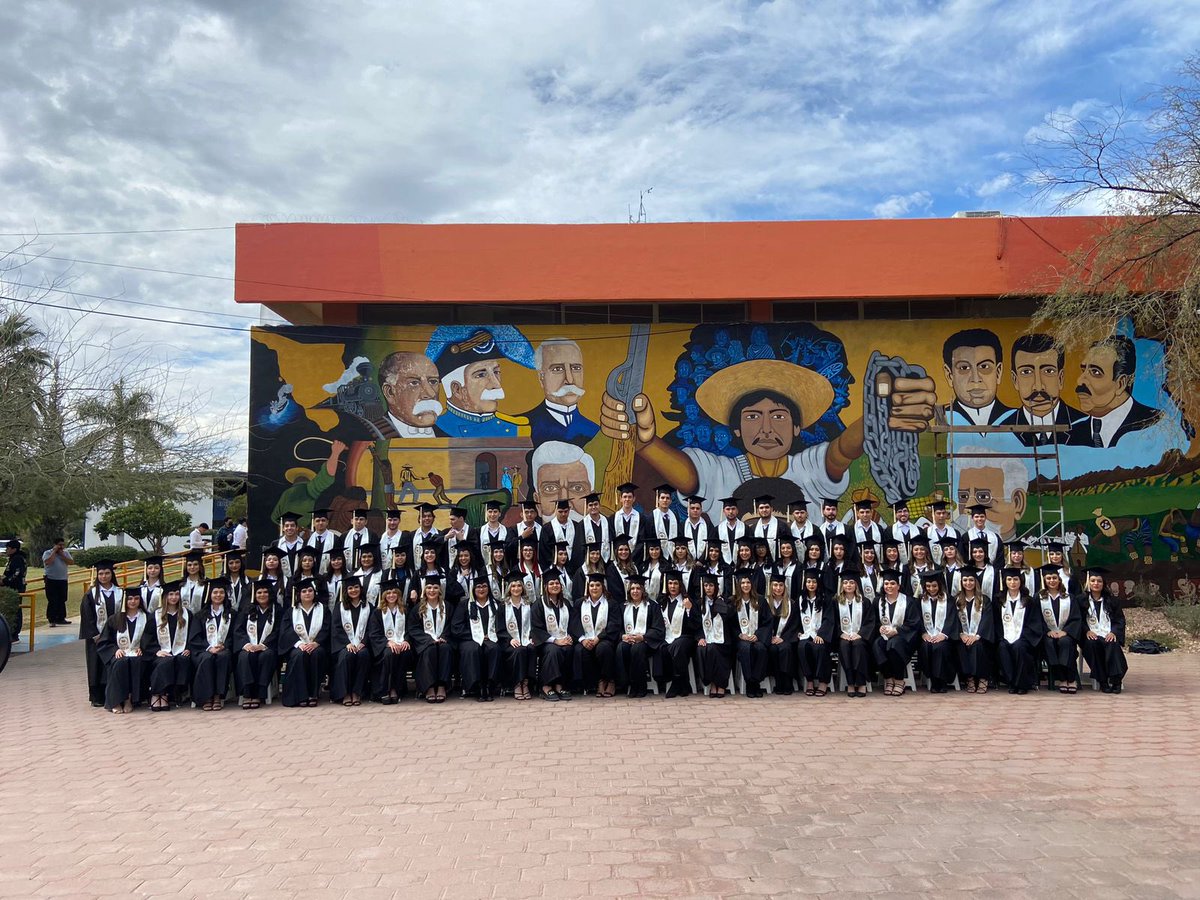 En enero de 2020, coincidí con estudiantes inquietos y dispuestos a aprender. 
Me compartieron su capacidad de soñar, de creer y de que se podía tener miedo. 
Un honor acompañarlos hasta aquí y verlos convertirse en profesionistas. 
¡Muchas gracias!🤗
¡Felicidades! 🧑🏻‍🎓👨🏻‍🎓
#IGE