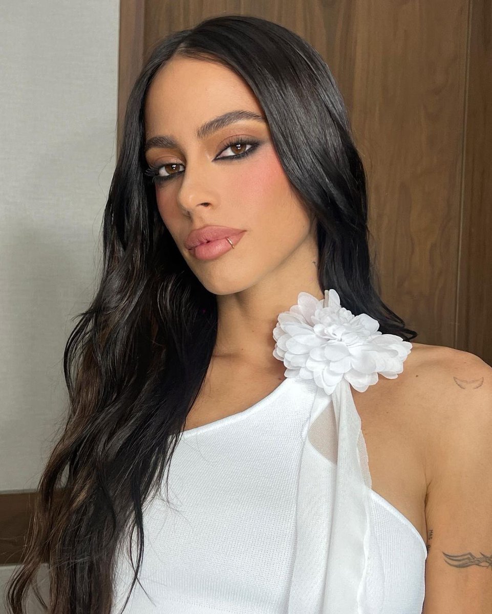 archivtini's tweet photo. tini stoessel  is a perfection. https://t.co/MuKvCAGkAT