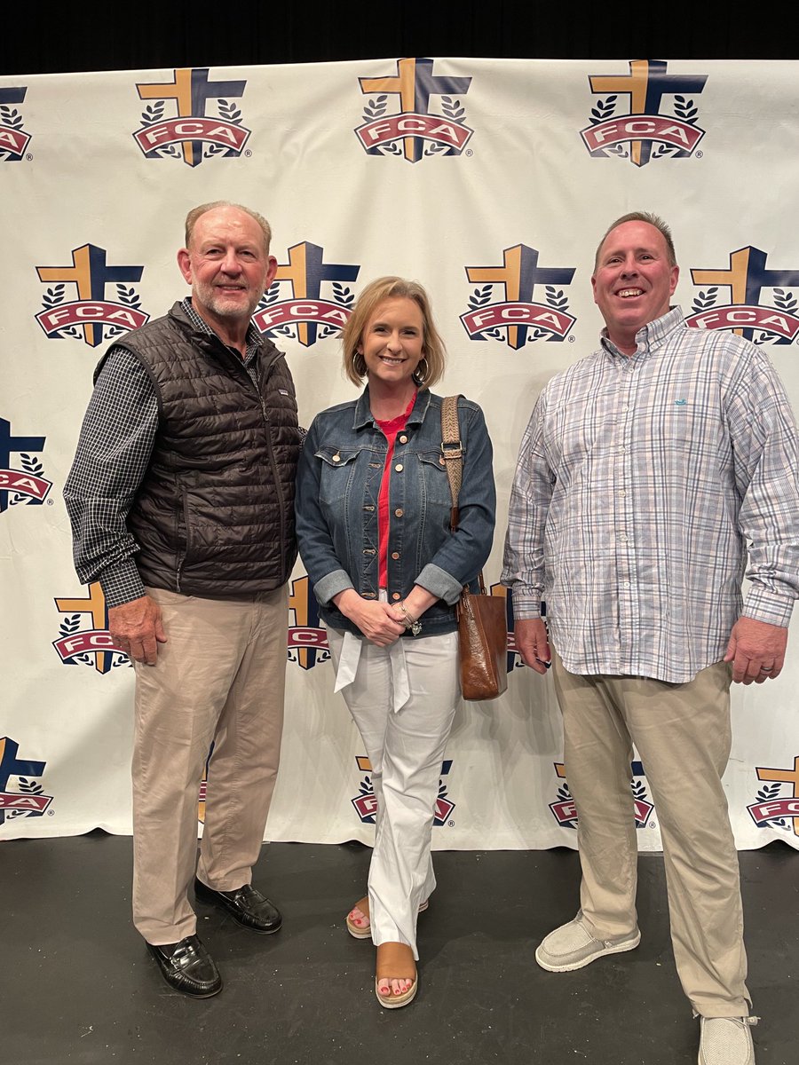 2 Coach Chan’s at Lookout Mtn FCA banquet.  Thanks ⁦<a href="/GregSprad_FCA/">Greg Spradlin</a>⁩ for a great night.