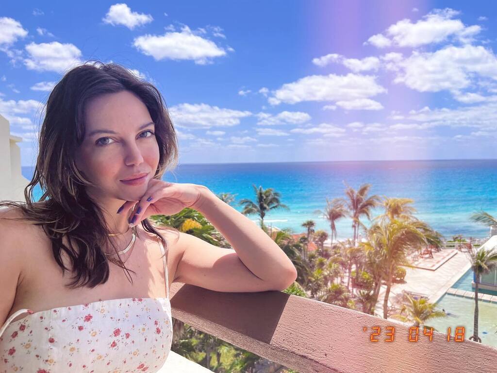 New stream soon I promise ☀️ instagr.am/p/Crj8gxrxuK5/