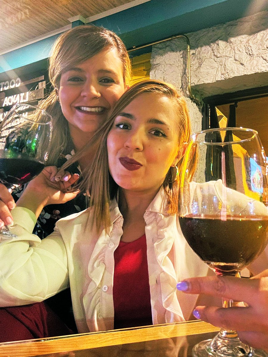 Tatibalvin's tweet photo. “La vida que sabe todo y no se equivoca siempre nos da mas…” 💚🐝
.
¡Gracias por mejorar la semana @lilianacs93!.
.
@medellingourmet con: #diseñosdemimamá 🧘🧘♀️🍷
.
.
#TiempodeCalidad #PresentePerfecto #mindfulness #AmorPorElProceso #vidadecolores https://t.co/oHEQdtBhzy