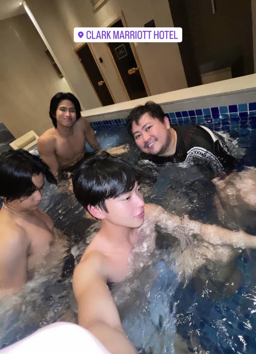 camssszzy's tweet photo. Naks @jplaxamana 
'we take training seriously for our artist'. Direk, curious lang, anong klaseng training ba yan? Jacuzzi training sessions ba? Lahat ng kasama mo dyan sa pic, may project sa tv at movie ah. huwaaat a Coincidence. @PEPalerts @FashionPulis @abanteTONITE @BulgarPh https://t.co/oLBbWSkXYJ