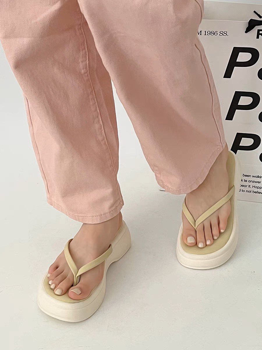 𝙿𝚛𝚎𝚘𝚛𝚍𝚎𝚛🌤️ อ้ยยสีน่ารักมากๆๆๆ ใส่วันชิวๆ ได้เนย สูง 5 ซม มี 4 สี ชมพู/ม่วง/เบจ/ขาว✨ ไซส์ 35-39 ราคา 320.-

•ᴥ• ใช้โค้ด BEAR ลด 5% ไม่มีขั้นต่ำ
🪁สั่งซื้อ shop.line.me/@gur5536b