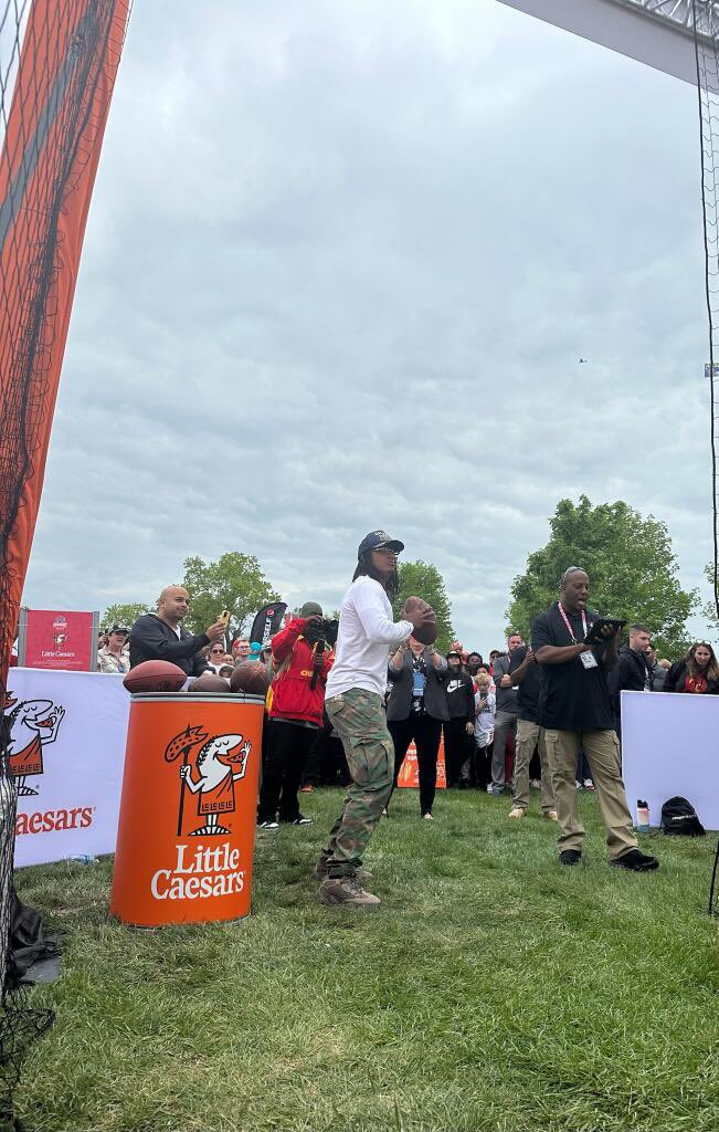 Nothing better than some @LittleCaesars #PizzaPizza for NFL Draft Round 1. Y’all really challenged me on my QB Skills!! #NFLDraft 🍕🏈